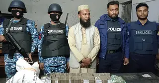 পটুয়াখালীতে ৫০ লাখ টাকাসহ স্বেচ্ছাসেবক দলের নেতা আটক